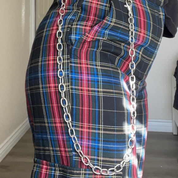 Plaid Black Cargo Pants Forever 21 with a chain - Picture 3 of 7